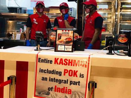 kfc nagpur protest video kashmir pok pakistan kashmir solidarity day india | पाकव्याप्त काश्मीर भारताचं! नागपुरकरांच्या दणक्यानं मोठं रेस्टॉरंट लाईनवर; थेट बॅनरच लावला