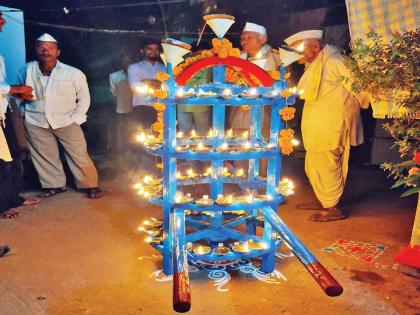 In the excitement of the victory of light over darkness in Morshi | मोर्शीत अंधारावर उजेडाच्या विजयाची ‘धेंडाई’ उत्साहात