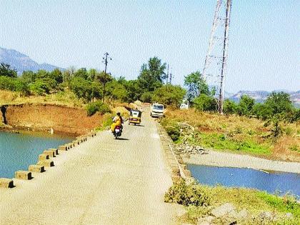 When will the Medha bridge begin? Coconut growing year, disadvantages of citizens | मेढे पुलाचे काम केव्हा सुरू होणार; नारळ वाढवून झाले वर्ष, नागरिकांची गैरसोय