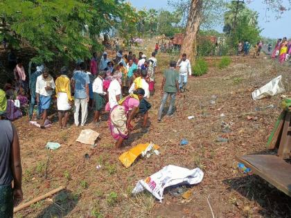 Two women were killed when a tractor overturned while returning from Maharajswa camp | महाराजस्व शिबिरातून परतताना ट्रॅक्टर उलटून दोन महिला ठार, ३० जण जखमी