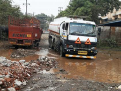 Traffic congestion due to potholes in Thane-Belapur industrial estate | ठाणे-बेलापूर औद्योगिक वसाहतीतील खड्ड्यांमुळे वाहतुकीला अडथळे