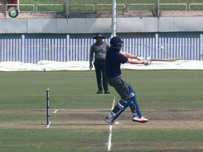 Deodhar Trophy Final, India B vs India C : K Gowtham comes into bat in the 49th over, hits 3 sixes and two fours in an over  | Video : बाबो; अखेरच्या षटकात फलंदाजीला आला अन् चौकार, षटकारांची आतषबाजी करून गेला
