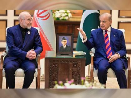 पाकिस्तान निघाला अमेरिका-इराण शांतता करार घडवून आणायला, दोनच आठवड्यांत बसला २०० अब्जांचा फटका; शाहबाज यांना मोठा धक्का! - Marathi News | Pakistan set out to broker a US-Iran peace deal, lost Rs 200 billion in just two weeks; Big blow to Shahbaz | Latest international News at Lokmat.com