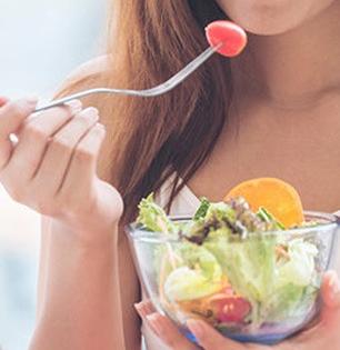 जिवाची लाही लाही होतेय! उन्हाच्या तडाख्यात आजारी पडायचे नसेल तर तातडीने खाण्यापिण्यात ‘हा’ बदल करा..