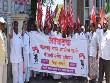 Contractual health workers march on Zilla Parishad Demand for continuance in service on vacant post | कंत्राटी आरोग्यसेविकांचा जिल्हा परिषदेवर मोर्चा; रिक्त पदावर सेवेत कायम घेण्याची मागणी