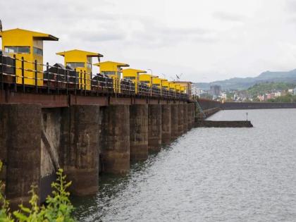 63 percent rains in Pune, Khadakwasla project half full; Satisfactory water storage in 10 important dams | पुण्यात ६३ टक्के बरसला, खडकवासला प्रकल्प निम्मे भरले; १० महत्त्वाच्या धरणांमध्ये समाधानकारक पाणीसाठा