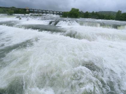 Rain increased in Pune 88 percent water storage in khadakwasla project dams discharge also increased | Pune Rain: पुण्यात पाऊस वाढला; धरणांत ८८ टक्के पाणीसाठा, विसर्गही वाढवला