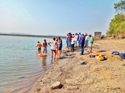 Young man drowns in Khadakwasla dam in Pune The riots of friends became costly | पुण्यातील खडकवासला धरणात बुडून तरुणाचा मृत्यू; मित्रांची हुल्लडबाजी पडली महागात