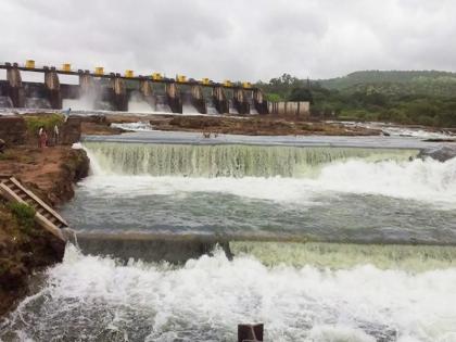 Pune district has more dam stock this year than last year; 428 cusec discharge from Khadakwasla Dam | पुणे जिल्ह्यात गतवर्षीपेक्षा यंदा धरणसाठा अधिक; खडकवासला धरणातून ४२८ क्यूसेक विसर्ग