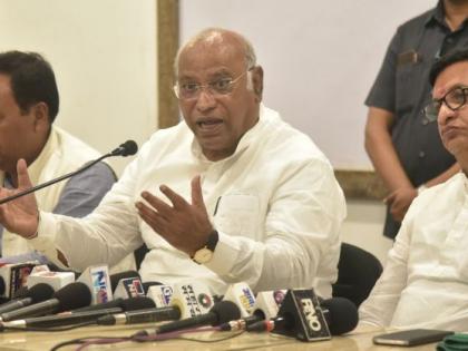 Maharashtra Assembly Election 2019: Congress will contest elections on local issues: Kharge-Thorat | Maharashtra Assembly Election 2019 : काँग्रेस स्थानिक मुद्यांवरच निवडणूक लढणार : खरगे-थोरात यांचा दावा