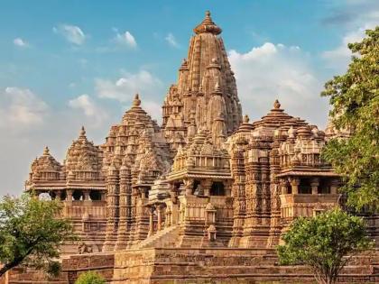 CoronaVirus outbreak leaves Khajuraho gasping flattens tourism | CoronaVirus News: संसर्गाच्या भीतीने पर्यटकांनी फिरविली खजुराहोकडे पाठ