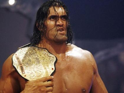 The great Khali pics of his young days goes viral | द ग्रेट खलीने तरूणपणीचा भारी फोटो केला शेअर, लोक म्हणाले - Godzilla ला एक फाइट मारून ये....