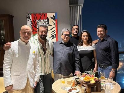 Madhuri Dixit Sanjay Dutt seen together at dinner party arranged by subhash ghai fans recall khalnayak memories | खलनायक 2? सुभाष घईंमुळे माधुरी-संजय दत्त पुन्हा दिसले एकत्र, डॉ नेनेंनीच शेअर केला Photo