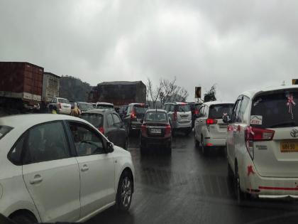 Four hours traffic jam in Khambhatki Ghat | Khambatki Ghat: खंबाटकी घाटात वाहतुकीचा बोजवारा!, चार तास वाहतूक ठप्प