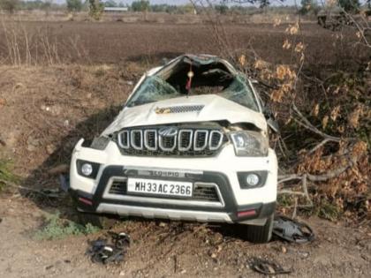 in khamgaon speeding car overturned one dead four injured  | भरधाव कार उलटली; एक ठार, चार जखमी 