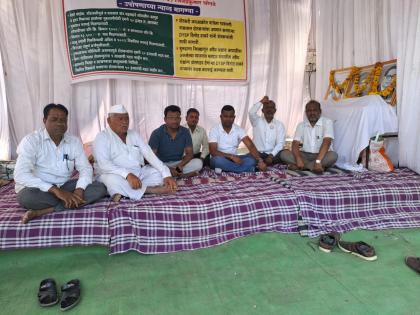 indefinite hunger strike for various issues of farmers in khamgaon | शेतकऱ्यांच्या विविध समस्यांसाठी बेमुदत उपोषण