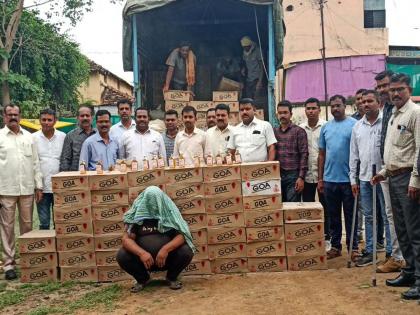 mumbai squad action in khamgaon 800 cases of liquor worth five lakh rupees seized | मुंबईच्या भरारी पथकाची खामगावात कारवाई; पाच लक्ष रुपयांची ८०० खोके दारू जप्त