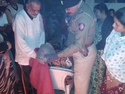 Due to police alert, the woman life save who was drowning in the well! | पोलिसांच्या सतर्कतेमुळे मिळाले विहिरीत पडलेल्या महिलेस जीवदान!