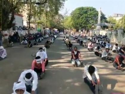 Khamgaon: Yoga lessons mortgaged by morning walkers! | खामगाव: मार्निंग वॉक करणाऱ्यांकडून गिरविले योगाचे धडे!