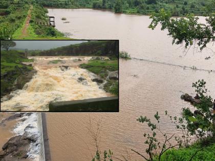 Heavy rains continue in Radhanagari Kolhapur, Khamkarwadi Pazar lake overflow | Kolhapur: राधानगरीत पावसाचा जोर कायम, खामकरवाडी पाझर तलाव 'ओव्हर फ्लो' 