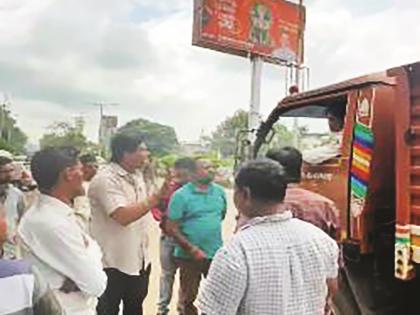 No 'No Parking', Bikes on the side of the road, yet 'Uchlegiri'; Outrage from motorists | ‘नो पार्किंग’ नाही, दुचाकी रस्त्याच्या कडेला, तरीही ‘उचलेगिरी’; वाहनधारकांतून संताप