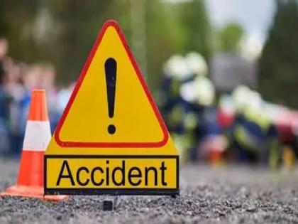 Three four-wheelers collided in the middle of the night at Pargaon Khandala on the Pune Bangalore highway | Satara: विचित्र अपघातात तीन चारचाकींचा चक्काचूर, खंडाळ्यात महामार्गावर दुर्घटना