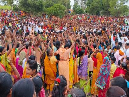 In Khandala taluk of Satara district, on the second day of Nag Panchami, there is a tradition of pouring Lakholi of Shivya | Satara: महिलांच्या शिव्यांच्या लाखोलीत घुमला ‘बोरीचा बार’, महाराष्ट्रातील आगळीवेगळी परंपरा