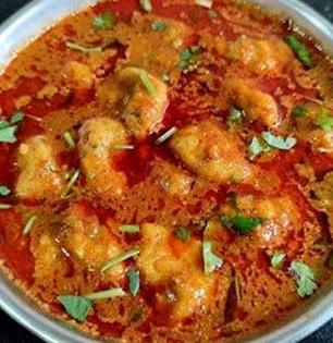 खान्देशी डुबूक वड्याचा झणझणीत रस्सा खाऊन तर पाहा, भर थंडीत गरमागरम बेत-पाहा अस्सल चमचमीत कालवण