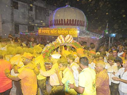 The palanquin of Khol Khandoba in excitement chanting 'Yalkot Yalkot Jai Malhar' | 'यळकोट यळकोट जय मल्हार'च्या जयघोषात खोल खंडोबाची पालखी उत्साहात