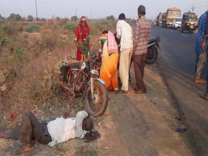 Four people injured in accident: Khapar incident | अपघातात चार जण जखमी : खापरजवळील घटना