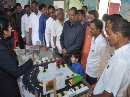 72 devices participate in district level science exhibition in Khapar | खापर येथील जिल्हास्तरीय विज्ञान प्रदर्शनात 72 उपकरणांचा सहभाग