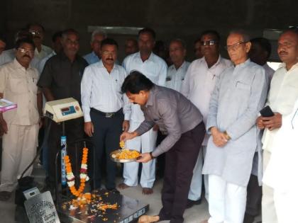 Lastly Kata Puja of Jawar-maika shopping center in Bhusawal taluka | भुसावळ तालुक्यात अखेर ज्वारी-मका खरेदी केंद्राचे काटा पूजन