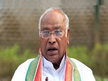 Maharashtra assembly vidhan sabha election 2024 The Mahayuti government will step down from power, believes Mallikarjuna Kharge   | महायुती सरकार सत्तेतून पायउतार होईल, मल्लिकार्जुन खर्गे यांचा विश्वास  