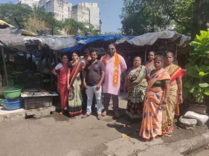 MNS chops migrant fishmongers in Kharghar | खारघरमध्ये परप्रांतीय मच्छिविक्रेत्यांना मनसेचा चोप 