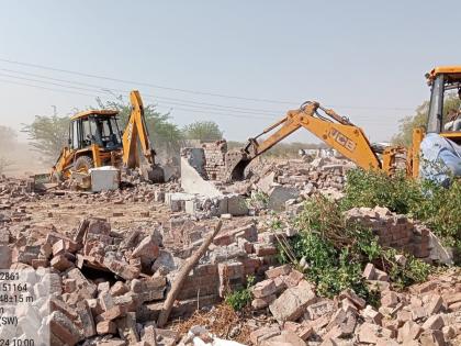 Big action! 5 unlicensed kattalkhana demolition in Khadakat of Aashti Taluka | मोठी कारवाई! खडकत येथील ५ विनापरवाना कत्तलखाने जमीनदोस्त