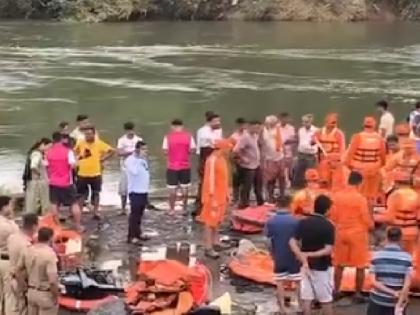 The body of Mangesh Patil, a young man from Bhoste who went missing during Ganpati immersion, has been found | Ratnagiri: गणपती विसर्जनाप्रसंगी बेपत्ता झालेल्या मंगेशचा मृतदेह २२ तासांनी हाती The body of Mangesh Patil, a young man from Bhoste who went missing during Ganpati immersion, has been found | Ratnagiri: गणपती विसर्जनाप्रसंगी बेपत्ता झालेल्या मंगेशचा मृतदेह २२ तासांनी हाती