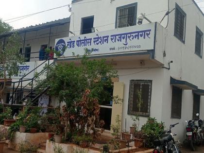 Came to report a fight, stabbed in the neck with a blade at the khed police station itself | Pune | भांडणाची तक्रार देण्यासाठी आले अन् पोलीस ठाण्यातच केले गळ्यावर ब्लेडने वार