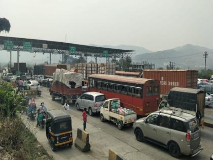 At the Khed Shivapur toll booth, the locals will also have to bear the brunt of the toll | खेड शिवापूर टोलनाक्यावर आता स्थानिकांनाही सोसावा लागणार टोलचा भुर्दंड