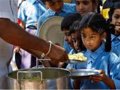 Rice is finished in school, How to cook khichadi ? | शाळेतील तांदूळ संपतोय, खिचडी शिजणार कशी?