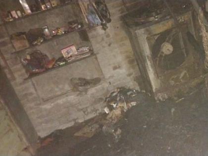 Akola: House fire at Khirpuri Budruk; Millions of losses | अकोला:  खिरपुरी बुद्रुक येथे घराला आग; लाखोंचे नुकसान