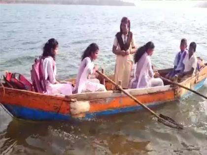 Girls from Khirkhindi in Satara district travel by boat to go to school, Hearing on petition | गावातील हेलिपॅड ओके; पण शाळेत जायला रस्तेही हवेत, खिरखिंडीतील मुलींच्या धोकादायक शाळा प्रवास याचिकेवर सुनावणी