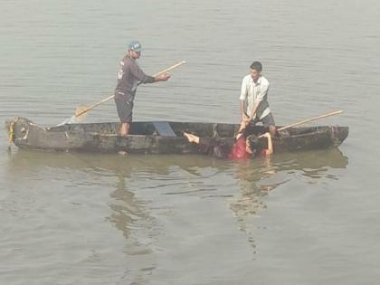 Pran survives the woman's suicide on the riverbed by the fishermen | खाडी पुलावरून महिलेचा आत्महत्येचा, मच्छिमारांनी वाचवले प्राण 