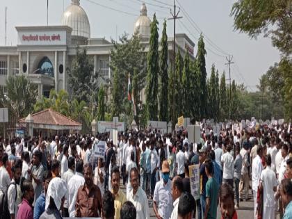 Protest march of Christian brothers at the collector office in Sangli | चर्चवरील हल्ले थांबवा, धर्मगुरूंवरील गुन्हे मागे घ्या; सांगलीत ख्रिश्चन धर्मियांचा मूक शांती मोर्चा 