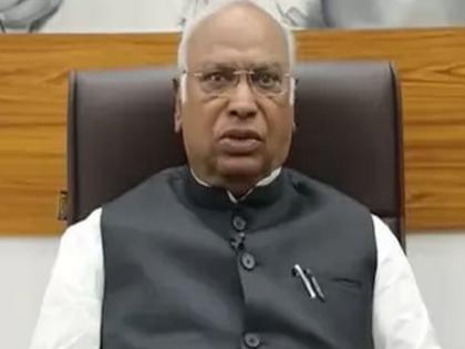 The Congress president Mallikarjun Kharge held the first meeting of the Belawali executive | काँग्रेस अध्यक्षांनी बाेलावली कार्यकारिणीची पहिली बैठक; हैदराबादमध्ये १६ व १७ रोजी बैठक होणार