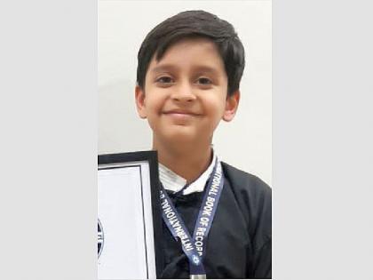 8 year old boy breaks 57 tiles in one minute, enters in International Book of Records | बापरे! एका मिनिटात एका हाताने 'तो' चिमुकला तोडतो ५७ टाईल्स