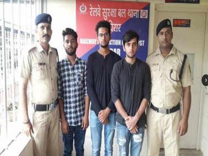 RPF Arrest 3 Youngsters For Performing Kiki Challenge On Running Train | धावत्या लोकलमध्ये किकी चॅलेंज करणारे अखेर सापडले