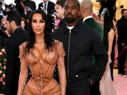 Met Gala 2019: Kim Kardashian West opts for a ‘wet and dripping’ look | Met Gala 2019: किम कार्दशियनच्या बोल्ड लूकचीच मेट गालामध्ये चर्चा, सेक्सी फिगरवर झाले चाहते फिदा