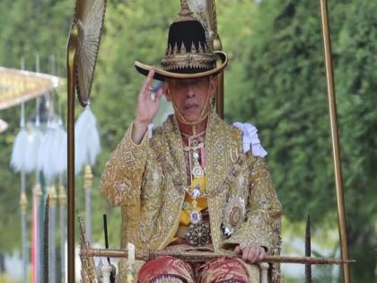 Thailand king Maha Vachiralongkon is considered the worlds richest king | हा राजा स्वत:ला मानतो भगवान रामाचा वंशज, संपत्ती इतकी आहे की वाचून चक्रावून जाल