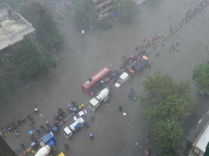 Kosaladhar - 'No Entry' in Mumbai for vehicles coming from Pune, Nashik | कोसळधार - पुणे, नाशिकमधून येणाऱ्या वाहनांना मुंबईत 'नो एन्ट्री'