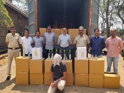 Liquor worth 35 lakh seized near Kini in Kolhapur, one arrested | कोल्हापुरातील किणीजवळ ३५ लाखांचा मद्यसाठा जप्त, एकास अटक; उत्पादन शुल्क विभागाची मोठी कारवाई